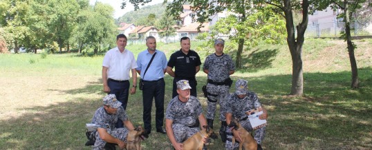 Kompanija “Bosnet Group” donirala MUP TK-a 3 službena psa