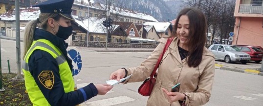 Policijski službenici podijelili građanima preko 4000 zaštitnih maski