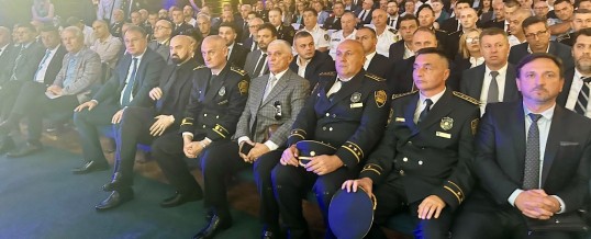 Ministar MUP-a TK i direktor Uprave policije MUP-a TK na svečanoj ceremoniji obilježavanja 1. jula – Dana policije Federacije Bosne i Hercegovine