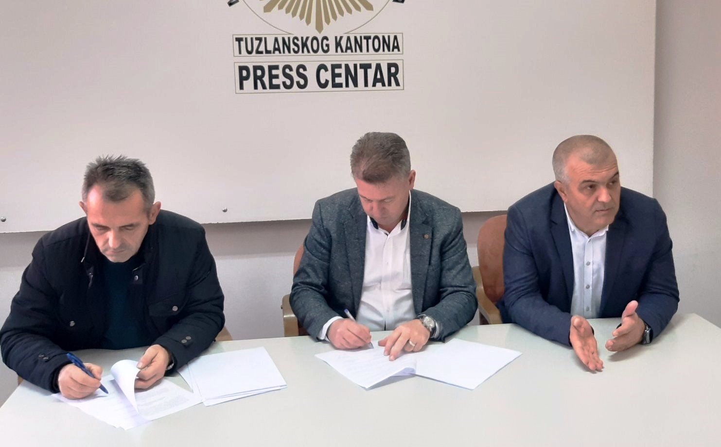 Upriličeno potpisivanje Aneksa kolektivnog ugovora za policijske službenike između Sindikata policije MUP TK-a i Vlade Tuzlanskog kantona